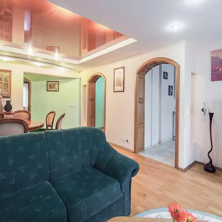 Апартаменты Three-bedroom On 54 Praspiekt Masherava *