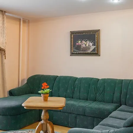 Апартаменты Three-bedroom On 54 Praspiekt Masherava