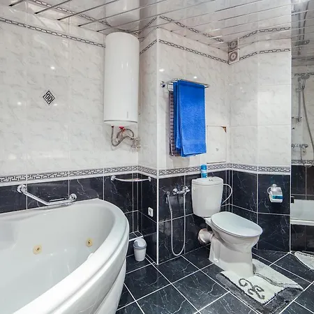 Three-bedroom On 54 Praspiekt Masherava Апартаменты