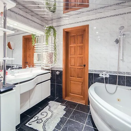 Three-bedroom On 54 Praspiekt Masherava
