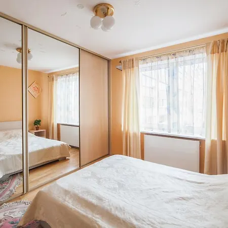 Three-bedroom On 54 Praspiekt Masherava Апартаменты