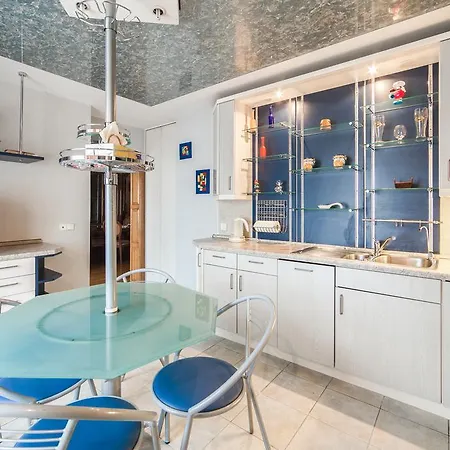 Three-bedroom On 54 Praspiekt Masherava *