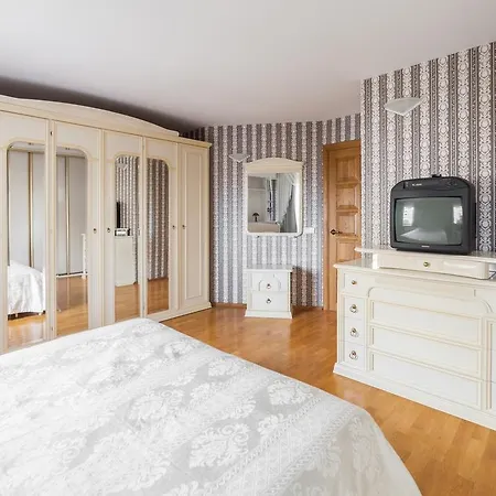 Апартаменты Three-bedroom On 54 Praspiekt Masherava *